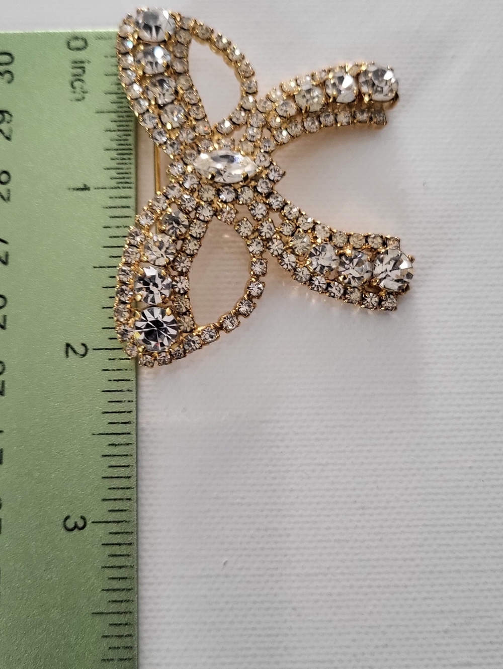 Vintage Bow Brooch Goldtone Clear Rhinestones - Picture 4 of 4